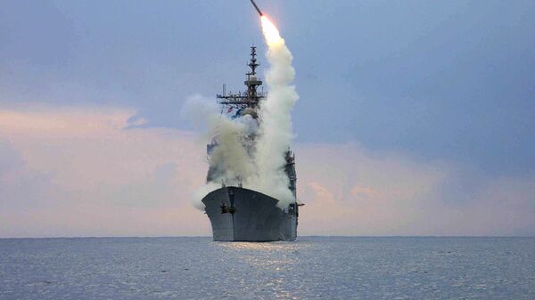 Запуск крылатой ракеты Томагавк с американского военного корабля USS Cape St. George - Sputnik Азербайджан