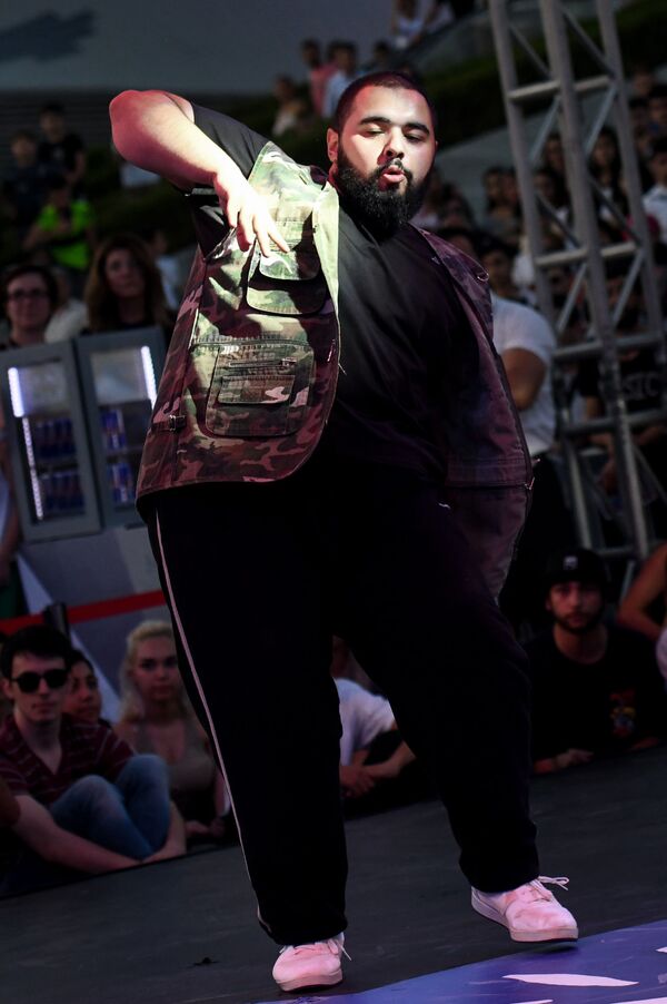 Международное танцевальное соревнование Red Bull Dance Your Style в Баку - Sputnik Азербайджан