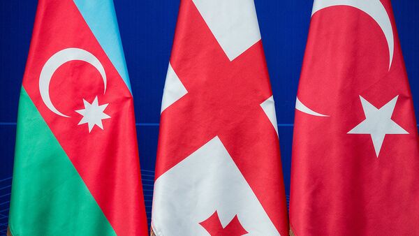 Флаги Азербайджана, Грузии и Турции, фото из архива - Sputnik Азербайджан