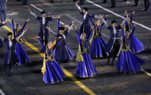 Военный оркестр Азербайджана продолжает выступления в международном военно-музыкальном фестивале Спасская башня - Sputnik Азербайджан