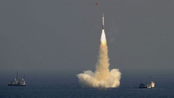 Запуск баллистической ракеты средней дальности, фото из архива - Sputnik Азербайджан