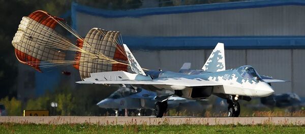 Российский многофункциональный истребитель пятого поколения Су-57, фото из архива Российский многофункциональный истребитель пятого поколения Су-57, фото из архива - Sputnik Азербайджан