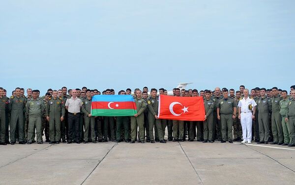 Очередная группа военнослужащих Турции, участвующая в учениях “TurAz Qartalı-2019”, прибыла в Азербайджан - Sputnik Азербайджан