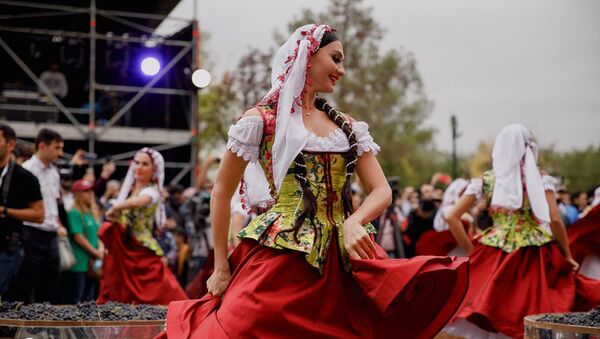 фестиваль вина Азербайджан танец девушка стайл  - Sputnik Азербайджан