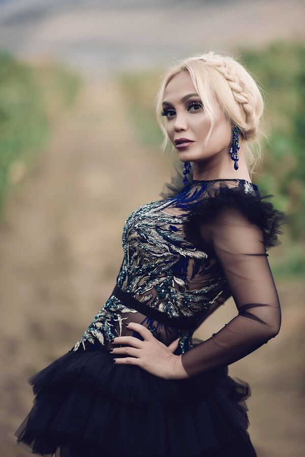 Известная азербайджанская певица Нура Сури провела фотосессию в Губе - Sputnik Азербайджан