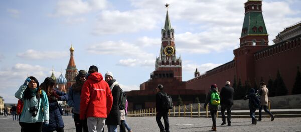 Туристы на Красной площади в Москве, фото из архива - Sputnik Азербайджан