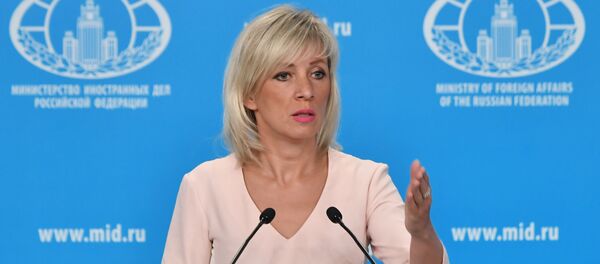 Официальный представитель Министерства иностранных дел России Мария Захарова во время брифинга в Москве - Sputnik Азербайджан