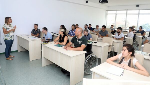 Второй этап обучения участников Программы повышения возможностей занятости лиц с инвалидностью - Sputnik Азербайджан