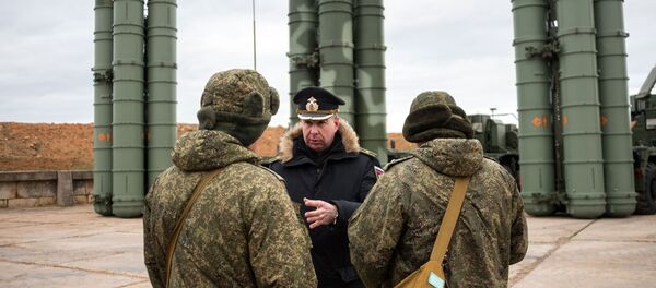 S-400 zenit-raket kompleksləri və hərbçilər, arxiv şəkli S-400 zenit-raket kompleksləri və hərbçilər, arxiv şəkli - Sputnik Азербайджан
