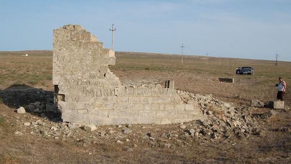 Кладбище и мавзолей периода Ширваншахов на территории древней зимней стоянки Кялязаг - Sputnik Азербайджан