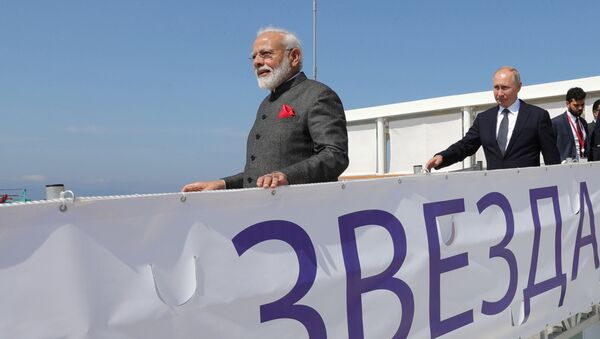 Hindistanın Baş naziri Narendra Modi (solda) və Rusiya prezidenti Vladimir Putin, arxiv şəkli - Sputnik Azərbaycan