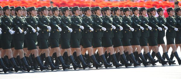Марш женщин-солдат Китайской народно-освободительной армии, фото из архива - Sputnik Азербайджан