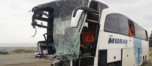 Türkiyədən Bakıya gələn sərnişin avtobusu qəzaya düşüb Türkiyədən Bakıya gələn sərnişin avtobusu qəzaya düşüb - Sputnik Азербайджан