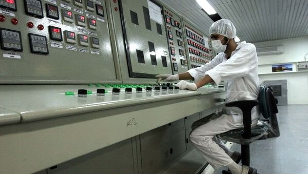 İranın uran emalı zavodunda texniki işçi, arxiv şəkli - Sputnik Azərbaycan