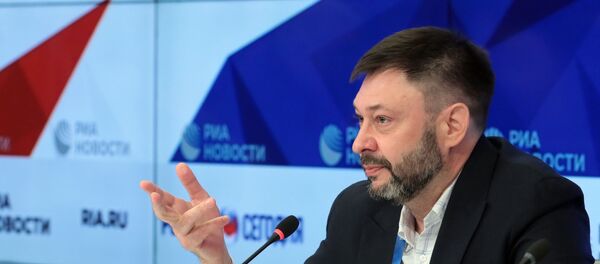 Руководитель портала РИА Новости Украина Кирилл Вышинский на пресс-конференции в Международном мультимедийном пресс-центре МИА Россия сегодня Руководитель портала РИА Новости Украина Кирилл Вышинский на пресс-конференции в Международном мультимедийном пресс-центре МИА Россия сегодня - Sputnik Азербайджан