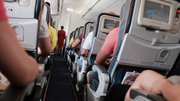 Пассажиры в самолете, фото из архива - Sputnik Азербайджан