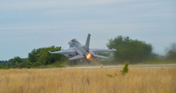 Турецкие истребители в небе над Евлахом - фото, видео Турецкие истребители в небе над Евлахом - фото, видео - Sputnik Азербайджан