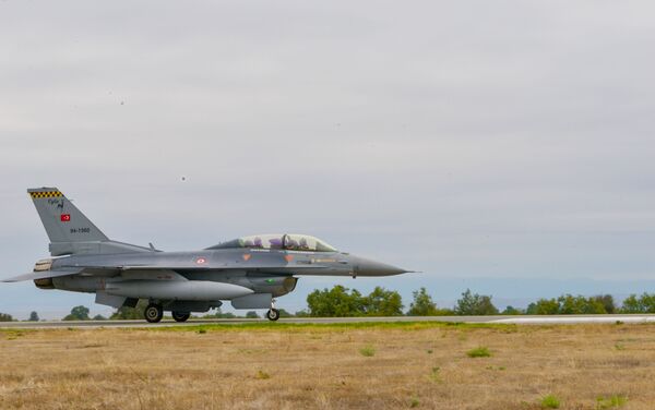 F-16 təyyarəsi “TurAz Qartalı - 2019” təlimində - Sputnik Azərbaycan