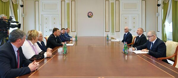 Президент Азербайджана Ильхам Алиев принял губернатора Свердловской области РФ Евгения Куйвашева - Sputnik Азербайджан