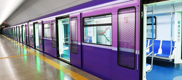 İlham Əliyev Bakı Metropoliteninin “Xətai” stansiyasında görülən işlərlə tanış olub İlham Əliyev Bakı Metropoliteninin “Xətai” stansiyasında görülən işlərlə tanış olub - Sputnik Азербайджан