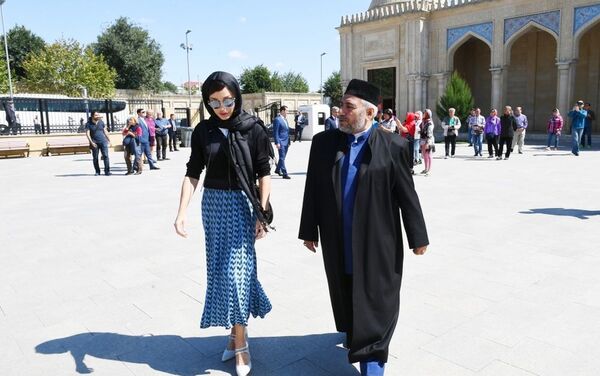 Первый вице-президент Мехрибан Алиева побывала в шамахинской Джума-мечети - Sputnik Азербайджан
