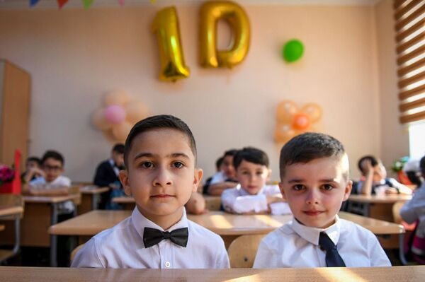 День знаний в школе №145 - Sputnik Азербайджан