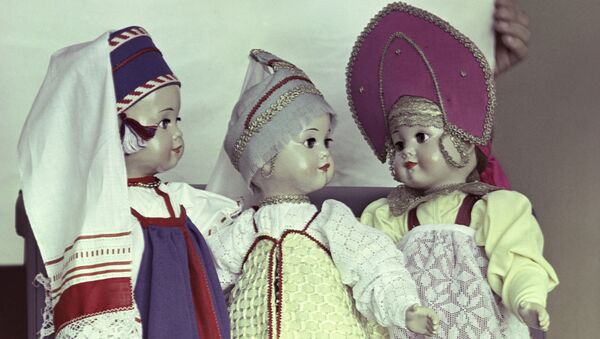 Куклы в национальных костюмах - Sputnik Азербайджан