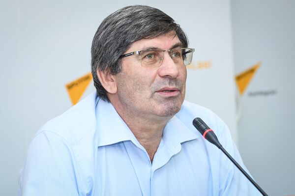 Руководитель информационного агентства и радио Sputnik Азербайджан Азиз Алиев  - Sputnik Азербайджан