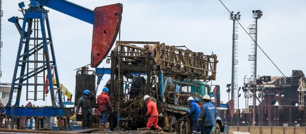 Бурение первой нефтяной скважины на Биби-Эйбате - Sputnik Азербайджан