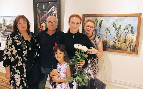 В Национальном музее искусств прошла выставка российского дипломата Оксаны Орловой  - Sputnik Азербайджан
