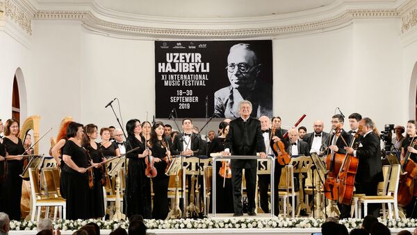  В Филармонии открылся XI Международный музыкальный фестиваль имени Узеира Гаджибейли - Sputnik Азербайджан