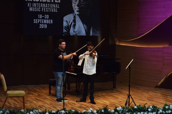 Sergey Doqadin söz verdi: “Mütləq Azərbaycan əsərini ifa edəcəyəm” Sergey Doqadin söz verdi: “Mütləq Azərbaycan əsərini ifa edəcəyəm” - Sputnik Azərbaycan
