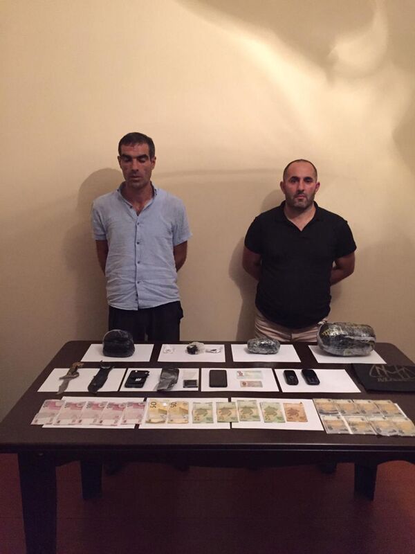 ЧП на погранзаставе: наркокурьер ранил азербайджанского офицера, спасая товар ЧП на погранзаставе: наркокурьер ранил азербайджанского офицера, спасая товар - Sputnik Азербайджан