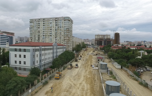 На участке улицы Джейхуна Салимова от перекрестка с улицей Абдулвахаба Саламзаде до улицы Джалила Мамедгулизаде в Насиминском районе проведены кратковременные ремонтно-строительные работы - Sputnik Азербайджан