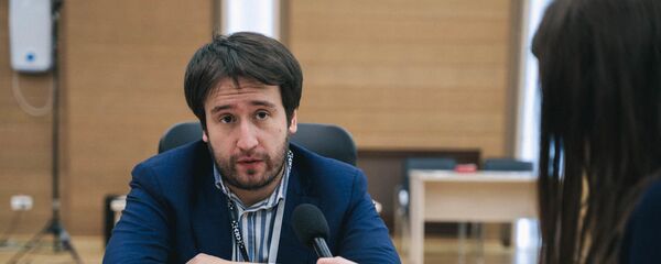 Азербайджанский гроссмейстер Теймур Раджабов на Кубке мира по шахматам в Ханты-Мансийске Азербайджанский гроссмейстер Теймур Раджабов на Кубке мира по шахматам в Ханты-Мансийске - Sputnik Азербайджан