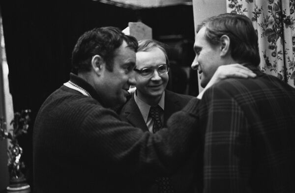 Интеллигентная внешность и тонкая ирония: к юбилею Олега Басилашвили Интеллигентная внешность и тонкая ирония: к юбилею Олега Басилашвили - Sputnik Азербайджан