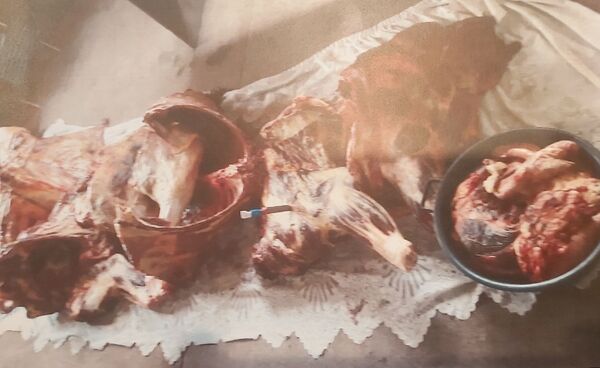 В Гяндже чиновники изъяли из продажи совершенно несъедобное мясо В Гяндже чиновники изъяли из продажи совершенно несъедобное мясо - Sputnik Азербайджан