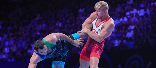 Джабраил Гасанов в финале чемпионата мира борьбе в Нур-Султане (Казахстан) против американца Кайл Дейка Джабраил Гасанов в финале чемпионата мира борьбе в Нур-Султане (Казахстан) против американца Кайл Дейка - Sputnik Азербайджан