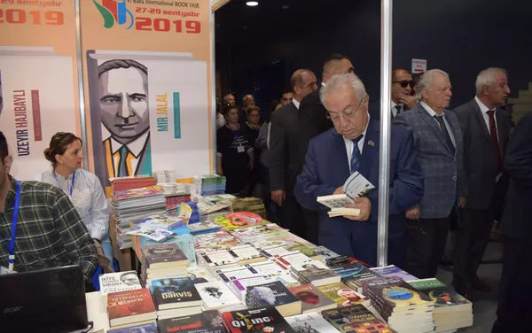 Состоялось открытие VI Бакинской международной книжной выставки-ярмарки Состоялось открытие VI Бакинской международной книжной выставки-ярмарки - Sputnik Азербайджан