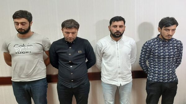 В Баку полицейские взяли банду, обчищавшую доверчивых таксистов - фото В Баку полицейские взяли банду, обчищавшую доверчивых таксистов - фото - Sputnik Азербайджан