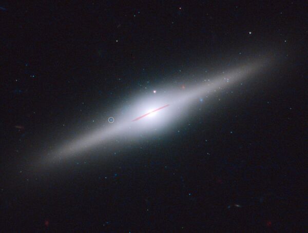 Галактика ESO 243-49 и черная дыра HLX-1 - Sputnik Азербайджан