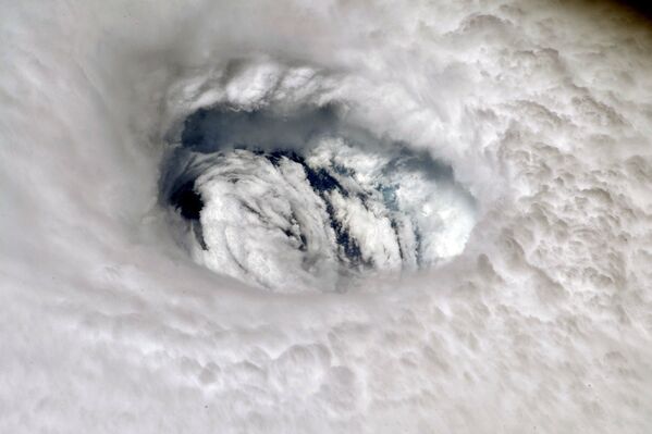 Ураган Дориан с борта Международной космической станции - Sputnik Азербайджан
