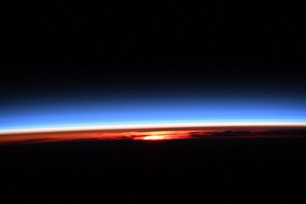Восход солнца с МКС - Sputnik Азербайджан