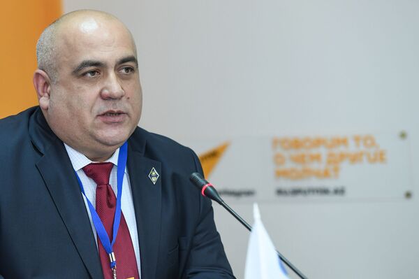 Председатель Азербайджанской ассоциации выпускников Узеир Алиев - Sputnik Азербайджан