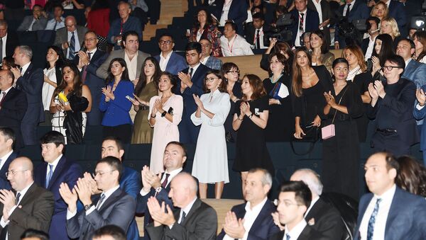 Первый вице-президент Мехрибан Алиева приняла участие в церемонии закрытия II Фестиваля поэзии, искусства и духовности - Насими - Sputnik Азербайджан