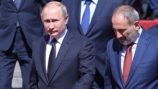 Ermənistanın Baş naziri Nikol Paşinyan Rusiya Prezidenti Vladimir Putinlə  - Sputnik Azərbaycan