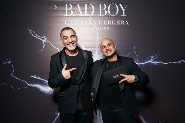«Плохие» парни на презентации нового мужского аромата Bad Boy от Carolina Herrera «Плохие» парни на презентации нового мужского аромата Bad Boy от Carolina Herrera - Sputnik Азербайджан