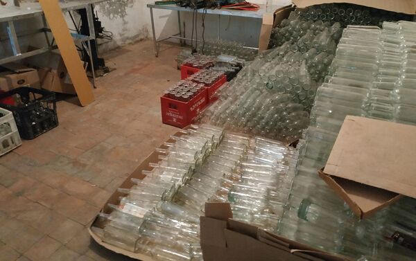 В Агстафе обнаружено предприятие по производству контрафактного алкоголя  - Sputnik Азербайджан