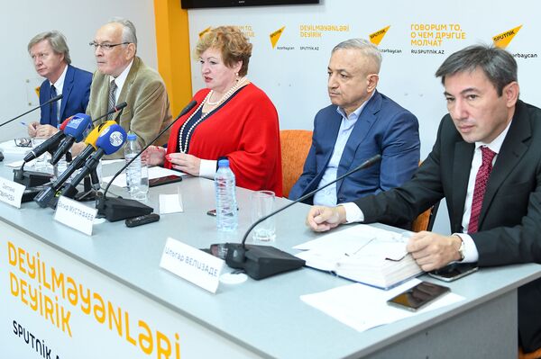 Пресс-конференция о перспективах диалога в рамках обсуждений, связанных с Днем Победы в Мультимедийном пресс-центре Sputnik Азербайджан - Sputnik Азербайджан