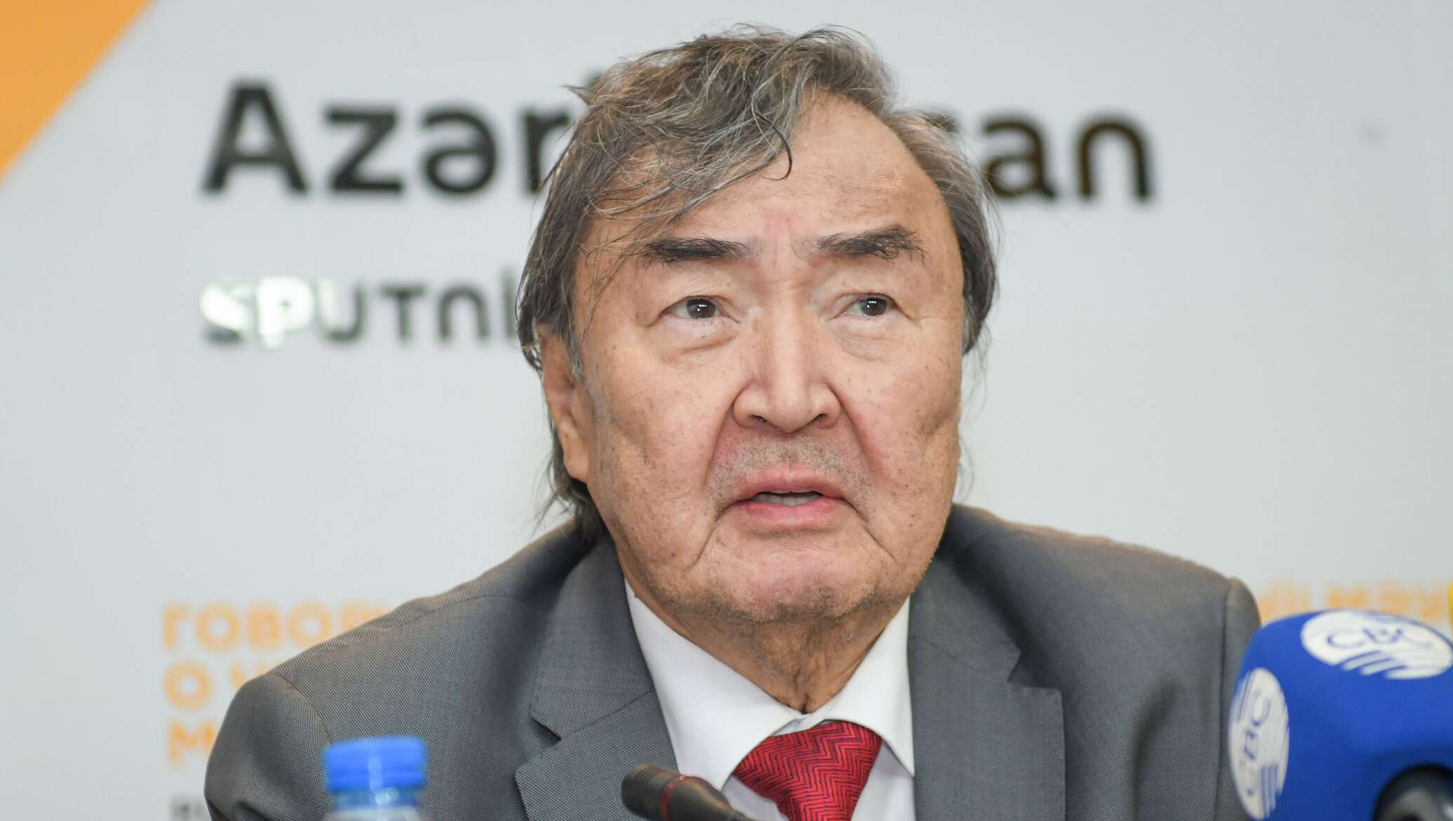 Олжас сулейменов казахский поэт. Сулейменов олжас омарович. Сулейменов олжас омарович. Портрет олжаса сулейменова. Сулейменов олжас омарович киноиндустрия.